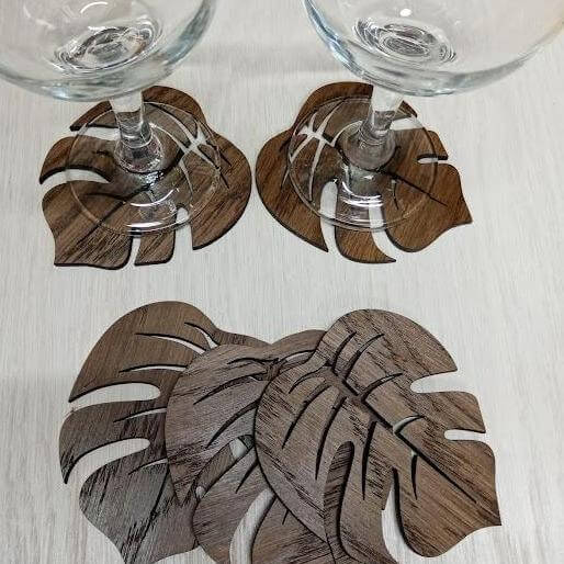 bases de copo Folhas Tropicais, presente para amigo, presente para familiar, dia do pai, dia da mãe, em  madeira de carvalho pintada de preto