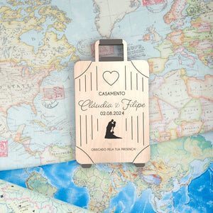uma lembrança de casamento mala de viagem bétula sobre um mapa de papel uma lembrança de casamento mala de viagem bétula sobre um mapa de papel