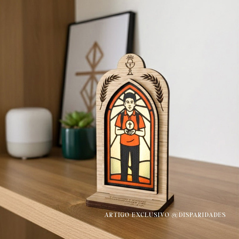 Oratório de Madeira com Vitral | São Carlo Acutis