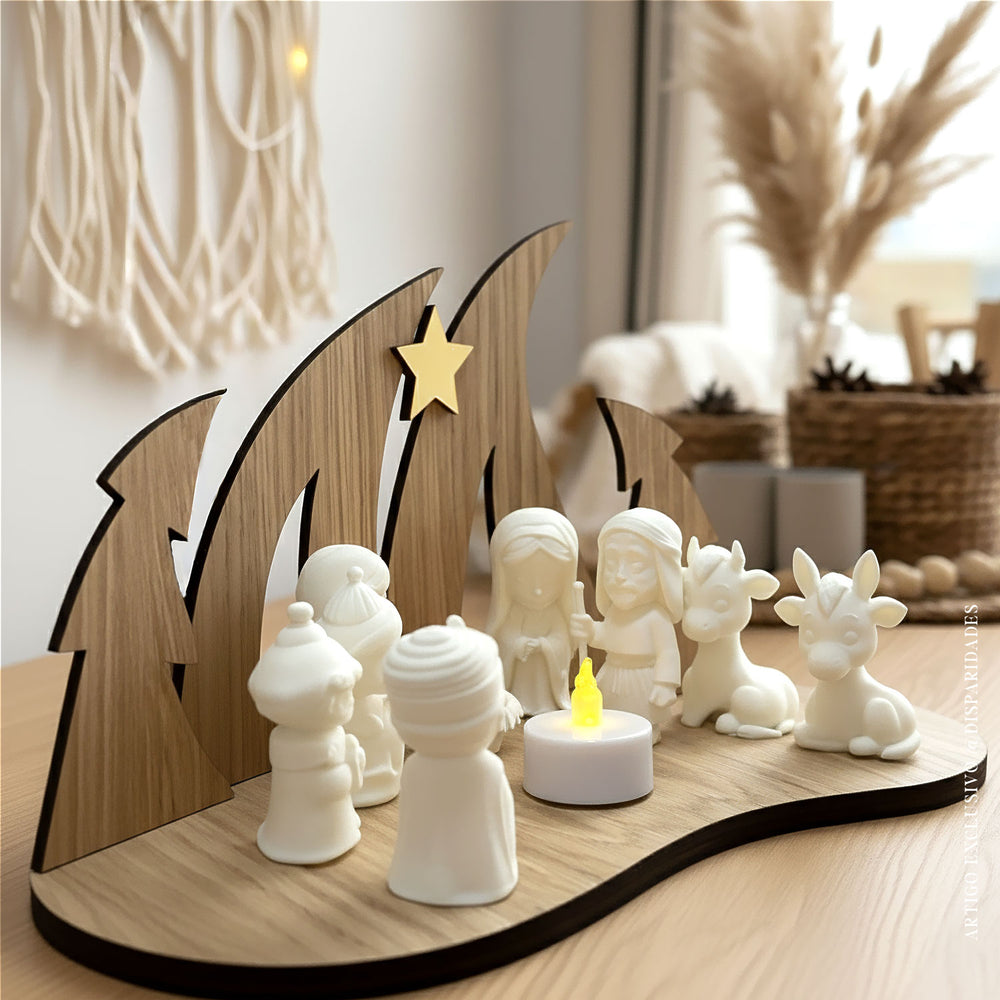 um presépio de madeira com as figuras em pla com uma vela led ao centro e uma estrela de acrílico ao alto