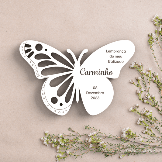 quatro modelos de lembrança borboleta, branco, bétula, pinho e carvalho