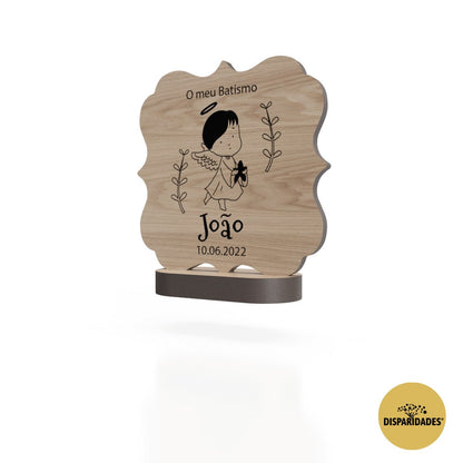 Lembrança anjinho menino com base em carvalho