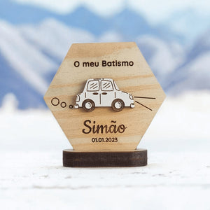 lembrança com forma hexagonal com aplique carro e base 