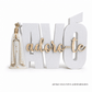 Placa cinza-clara “AVÓ adoro-te” com imagem de Nossa Senhora de Fátima e lettering em madeira.