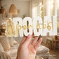 Decoração religiosa com a palavra “Rogai por nós” e imagem de Nossa Senhora de Fátima, ideal para decorar a casa ou oferecer como presente religioso.