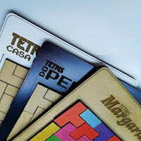 Close-up de jogos Tetris: MDF puro, melamina branca e MDF preto em fundo branco.